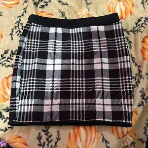 plaid skirt black and white